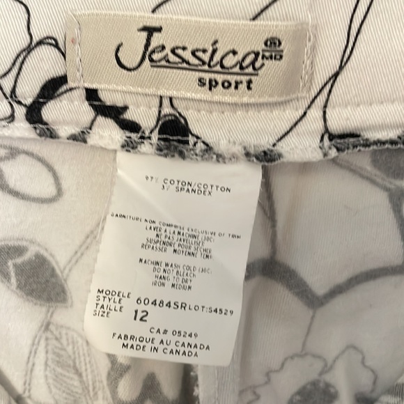 Jessica Capri Pants - Picture 2 of 3